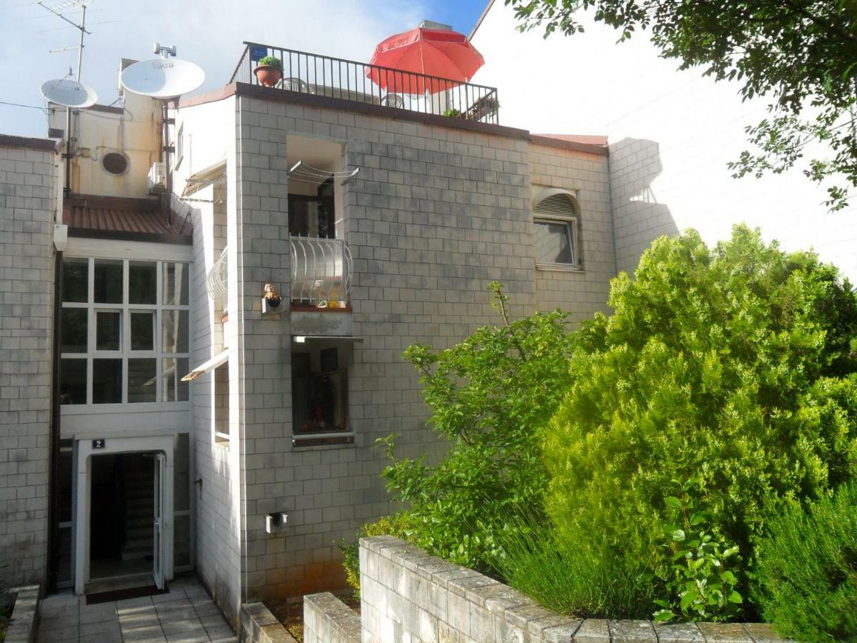 Apartments Simpa Njivice Exterior photo